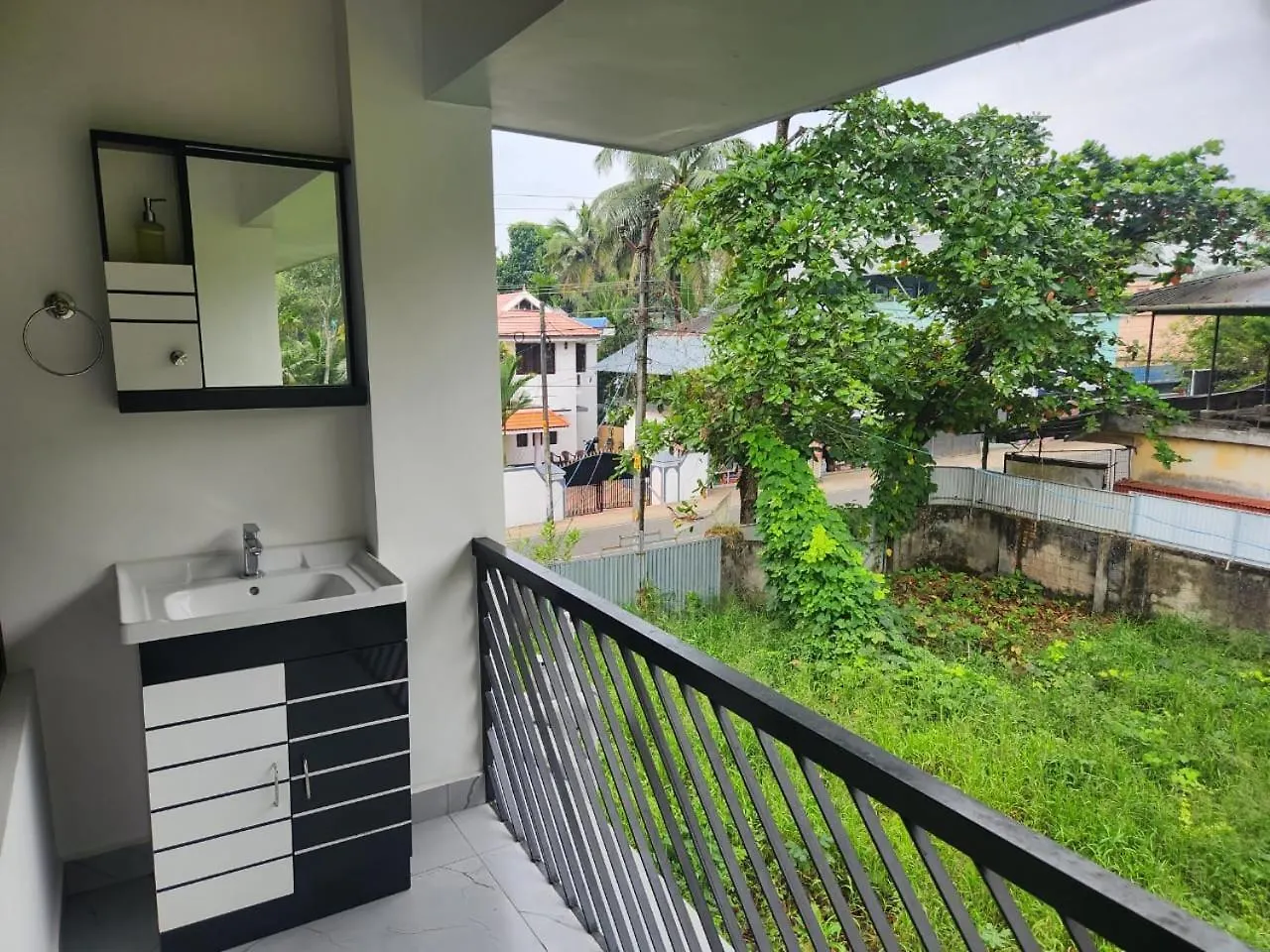 Entire Unit For 6+ By Aj Apartment Alappuzha